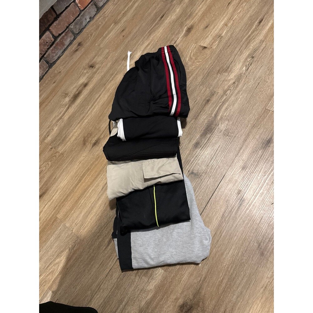 6 pairs of men’s athletic jogger pants